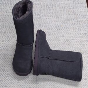 BearPaw Women's Charcoal  WinterBoots1962W-Elle Short Suede Upper Sheepskin/Wool